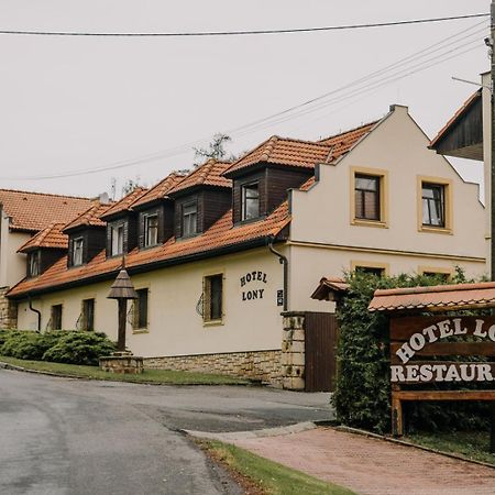 Hotel Lony Mochov エクステリア 写真