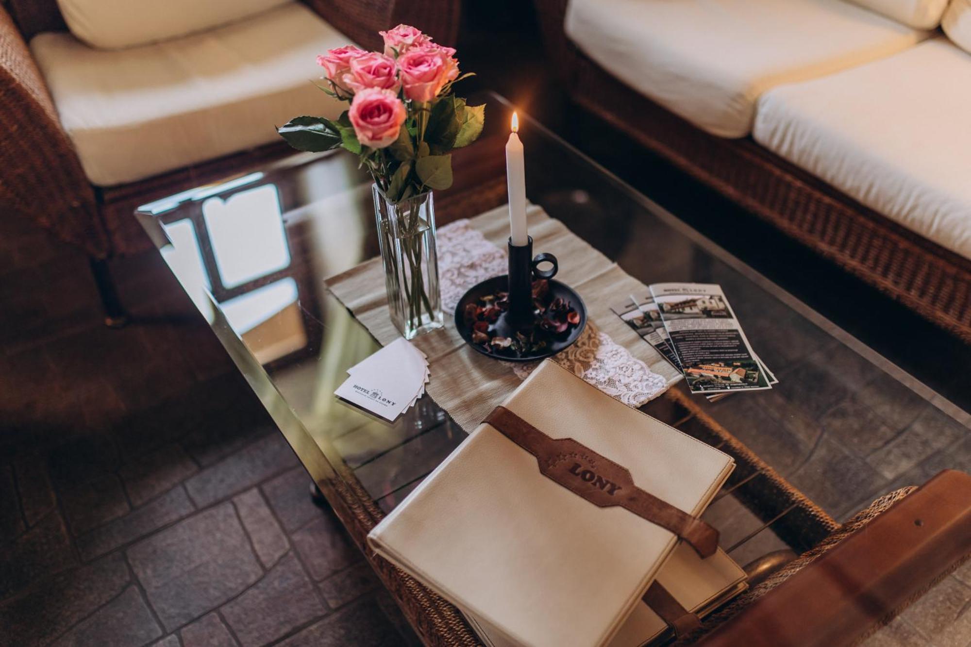 Hotel Lony Mochov エクステリア 写真