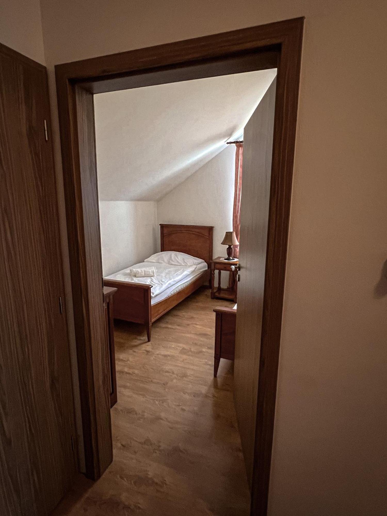 Hotel Lony Mochov エクステリア 写真