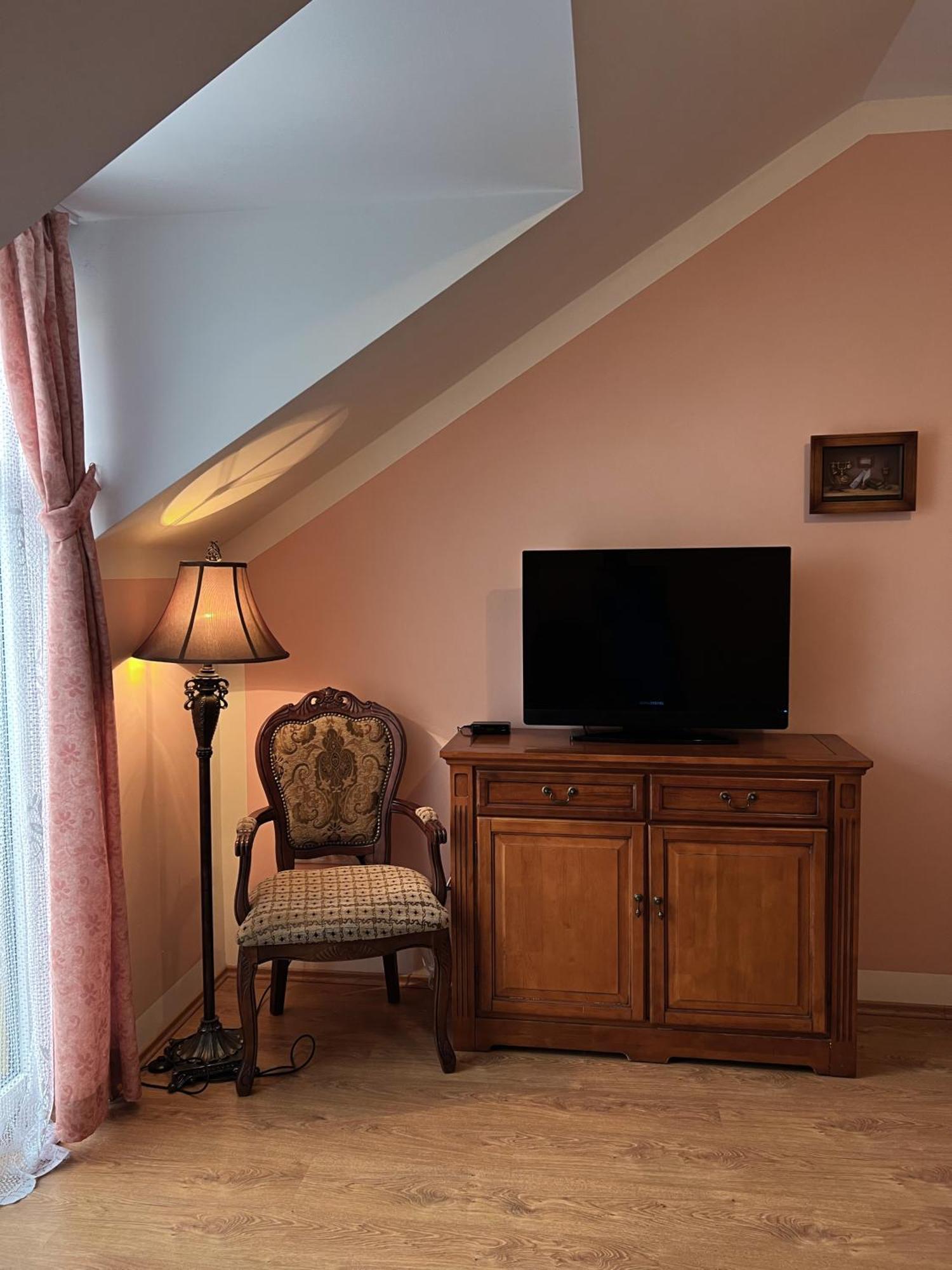 Hotel Lony Mochov エクステリア 写真