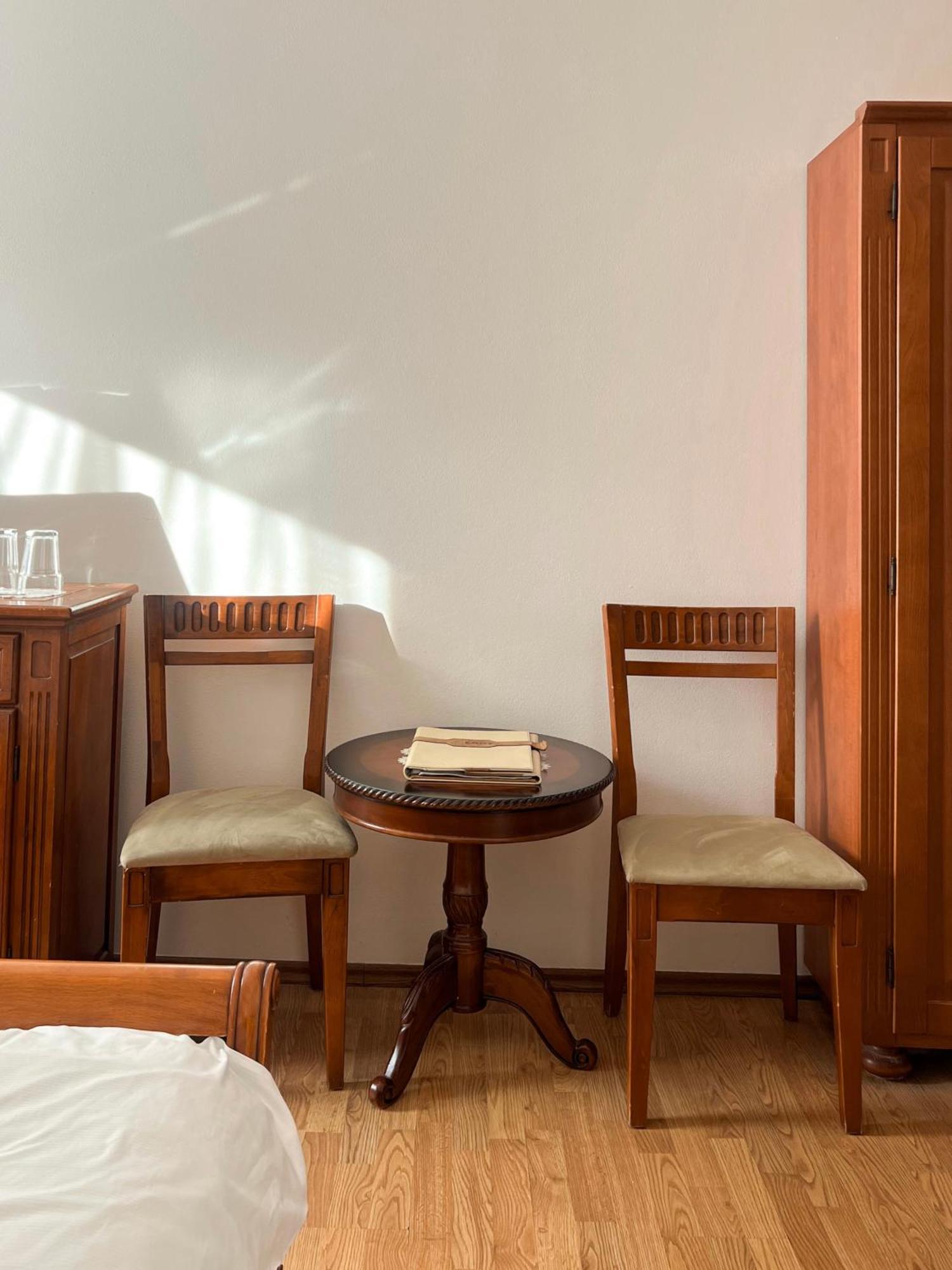 Hotel Lony Mochov エクステリア 写真