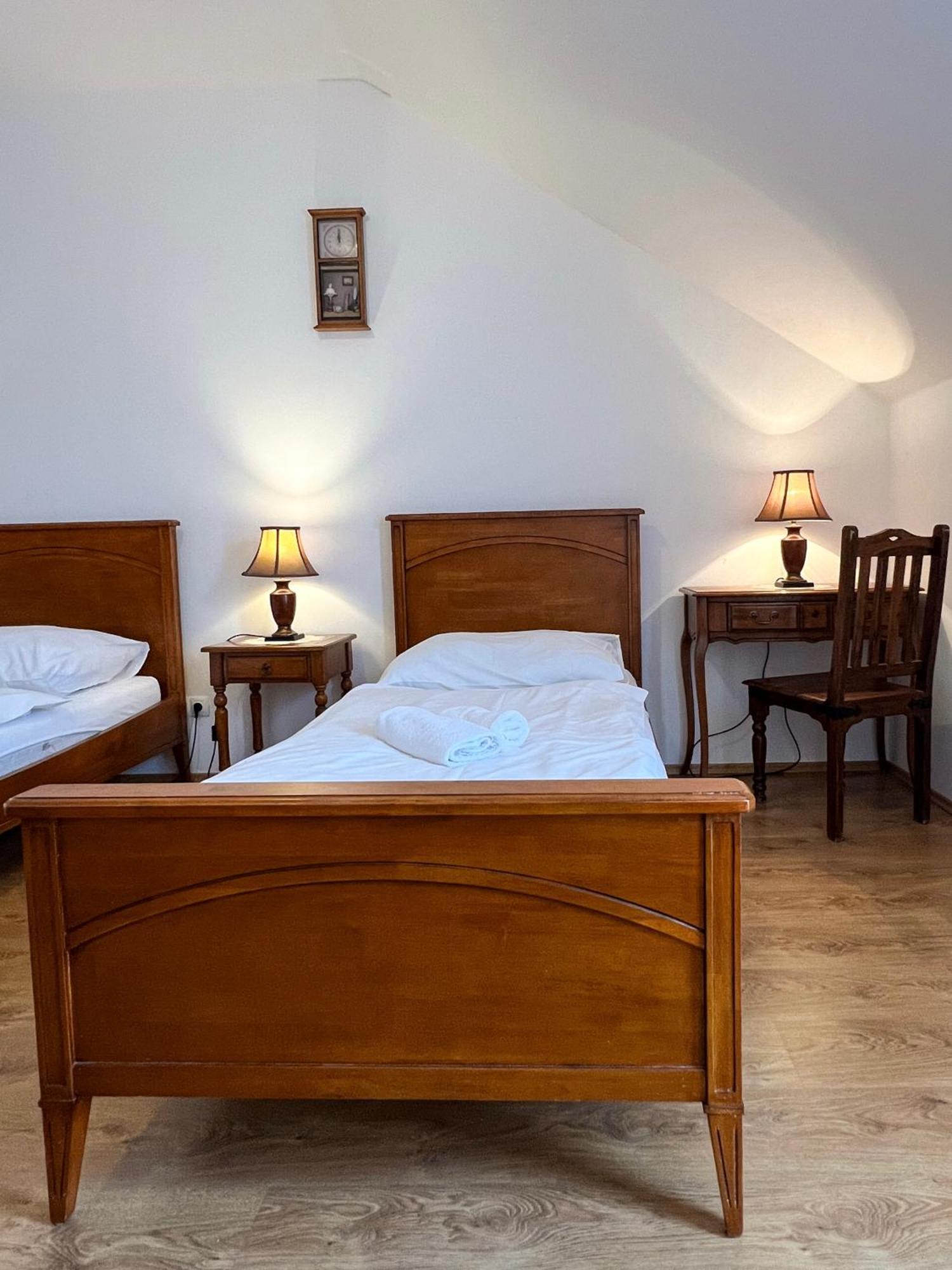 Hotel Lony Mochov エクステリア 写真