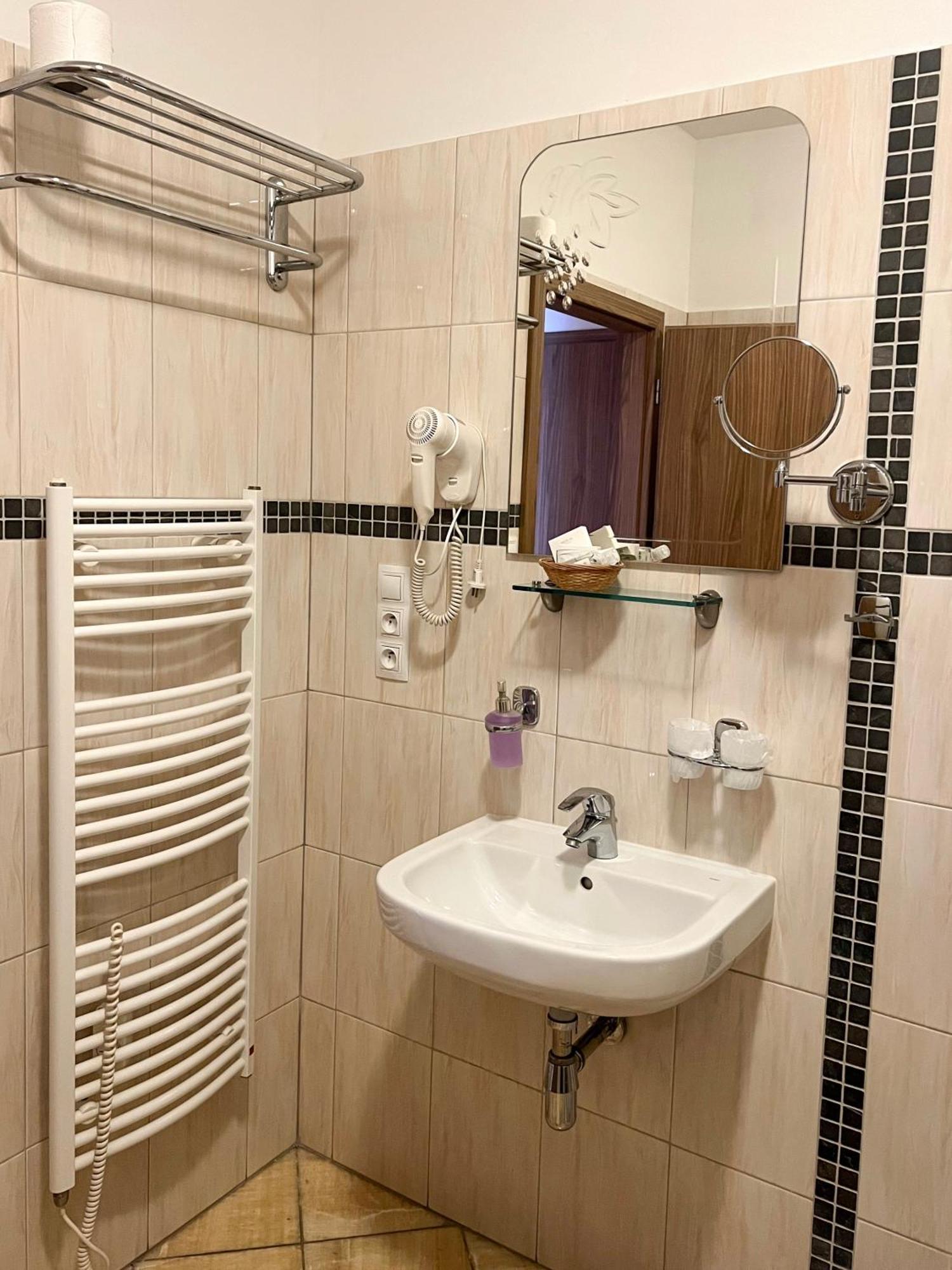 Hotel Lony Mochov エクステリア 写真