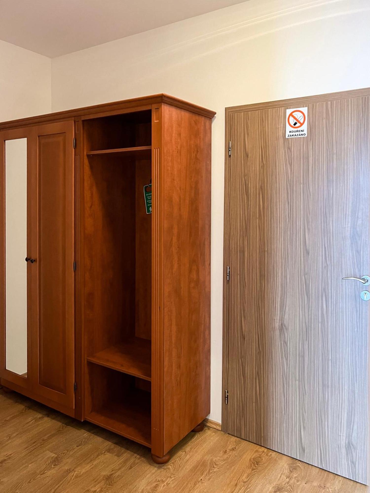 Hotel Lony Mochov エクステリア 写真